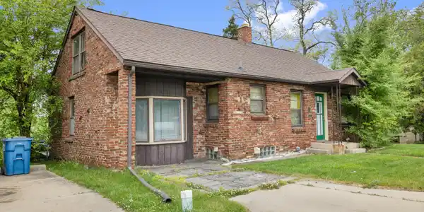 610 Pine Lake Avenue