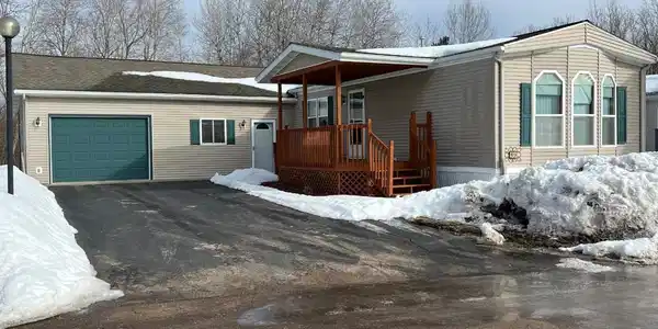 43 EDGEWATER CT
