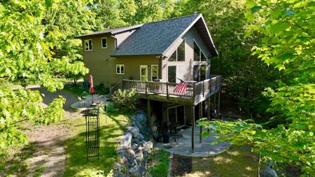 W1007 SEVEN ISLAND LAKE DR W