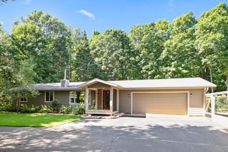 7902 WOODLAND DR