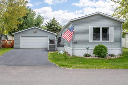 87 EDGEWATER CT