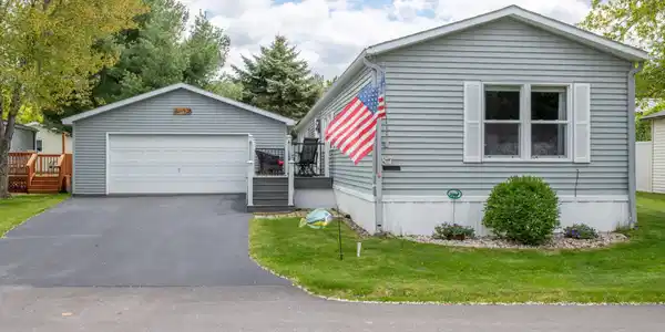87 EDGEWATER CT