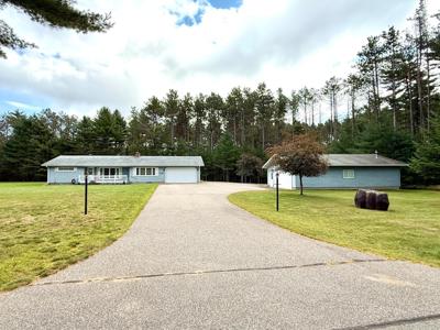 1028 LINDSTROM LN
