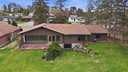 725 LAKE SHORE DR