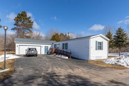 36 EDGEWATER CT