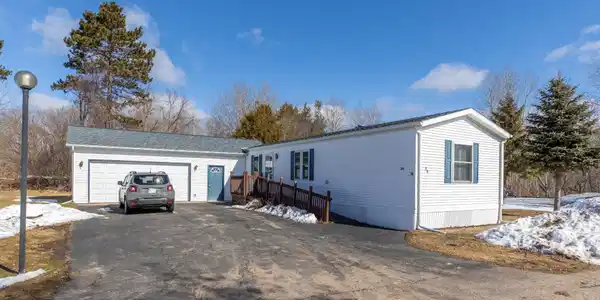 36 EDGEWATER CT