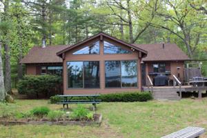 1822 STRAWBERRY POINT DR