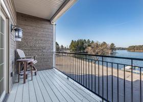 8598-D LAKEVIEW DR