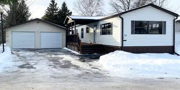 62 EDGEWATER CT
