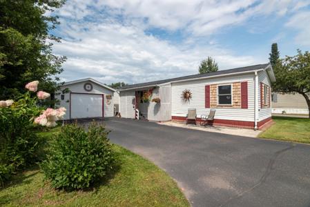 68 EDGEWATER CT