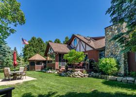 130 LAKESHORE DR