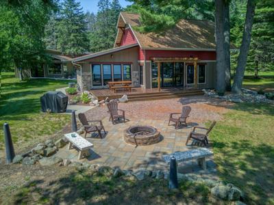 1085 LINDSTROM LN