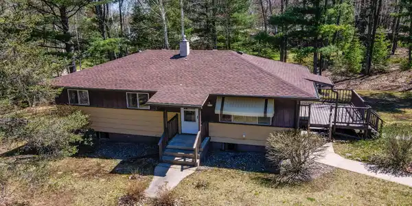 1718 MENOMINEE DR