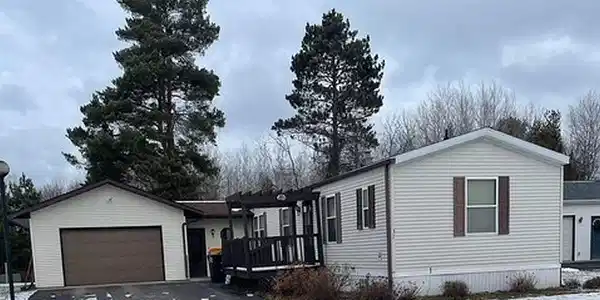 37 EDGEWATER CT