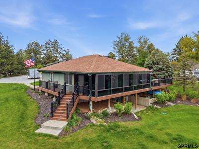 7342 N Lakeside