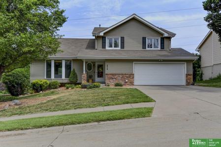 8216 Howell