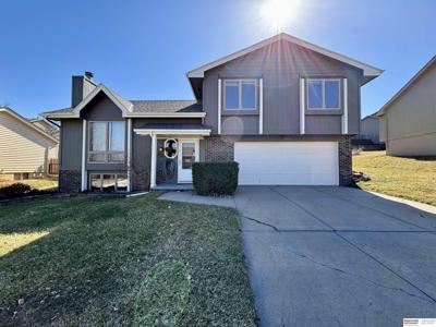 8869 N 83rd