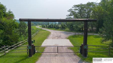 260 S Woodland