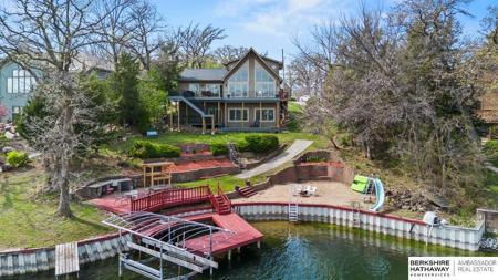 8862 Greenwood