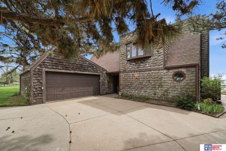 592 W Lakeshore
