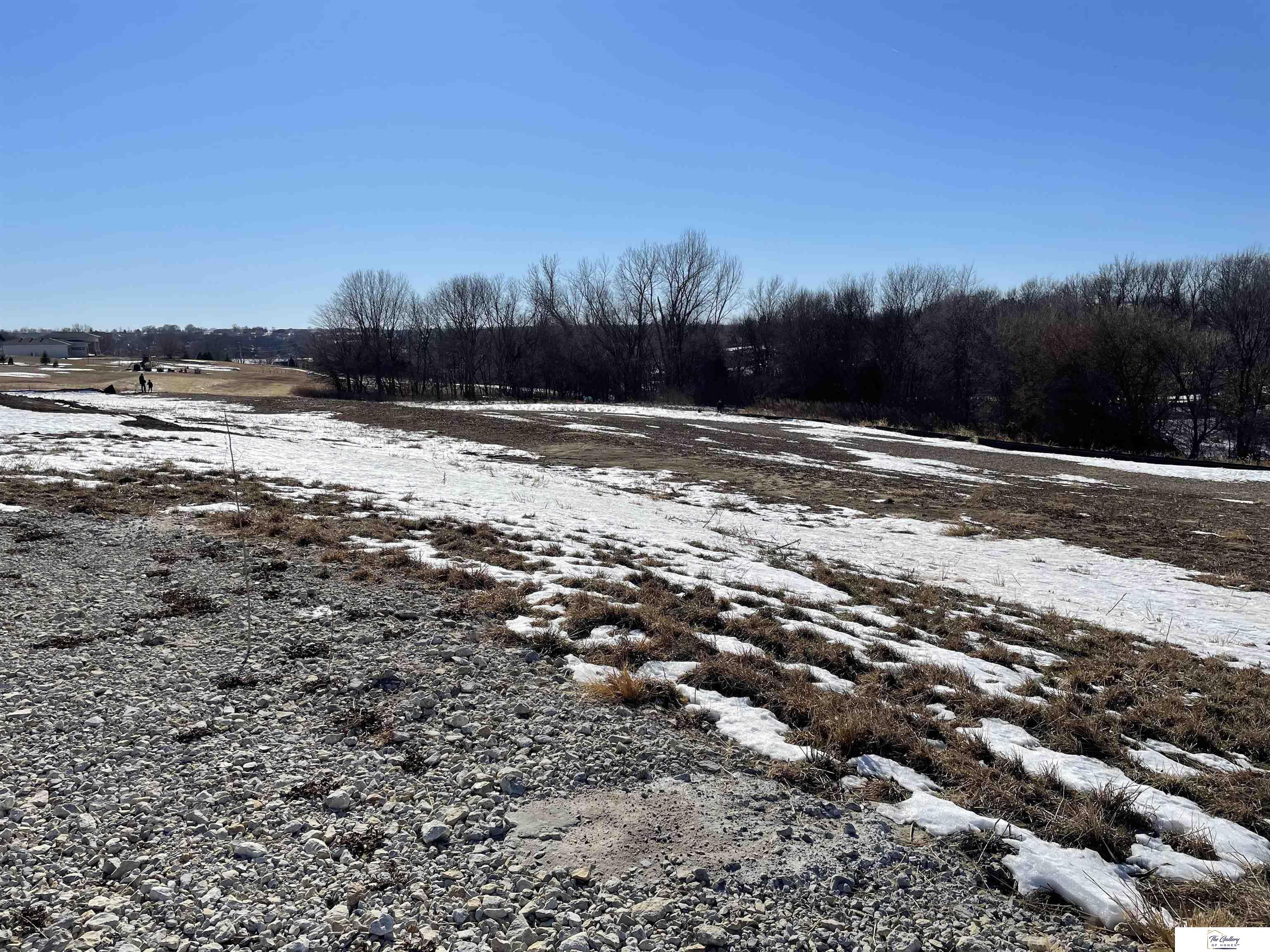 Image 1: View form cul-de-sec to the SW