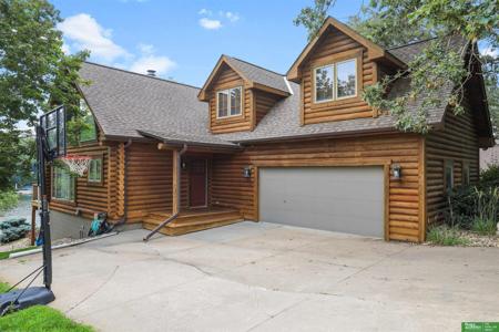 8604 Riverdale