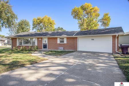 700 Windsor