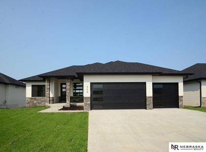 325 N 104th