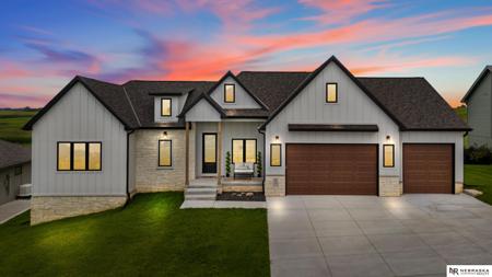 325 S Lakeview