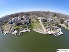 8876 Greenwood