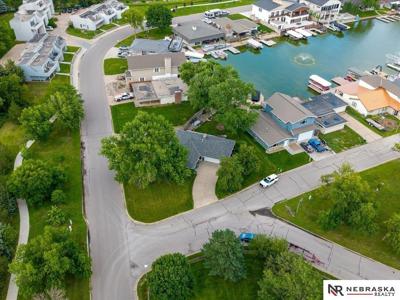 762 West Lakeshore