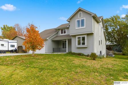 4702 Lakewood