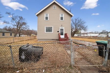 4554 N 16Th