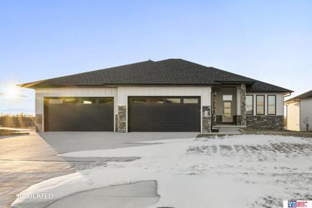 921 N 105th