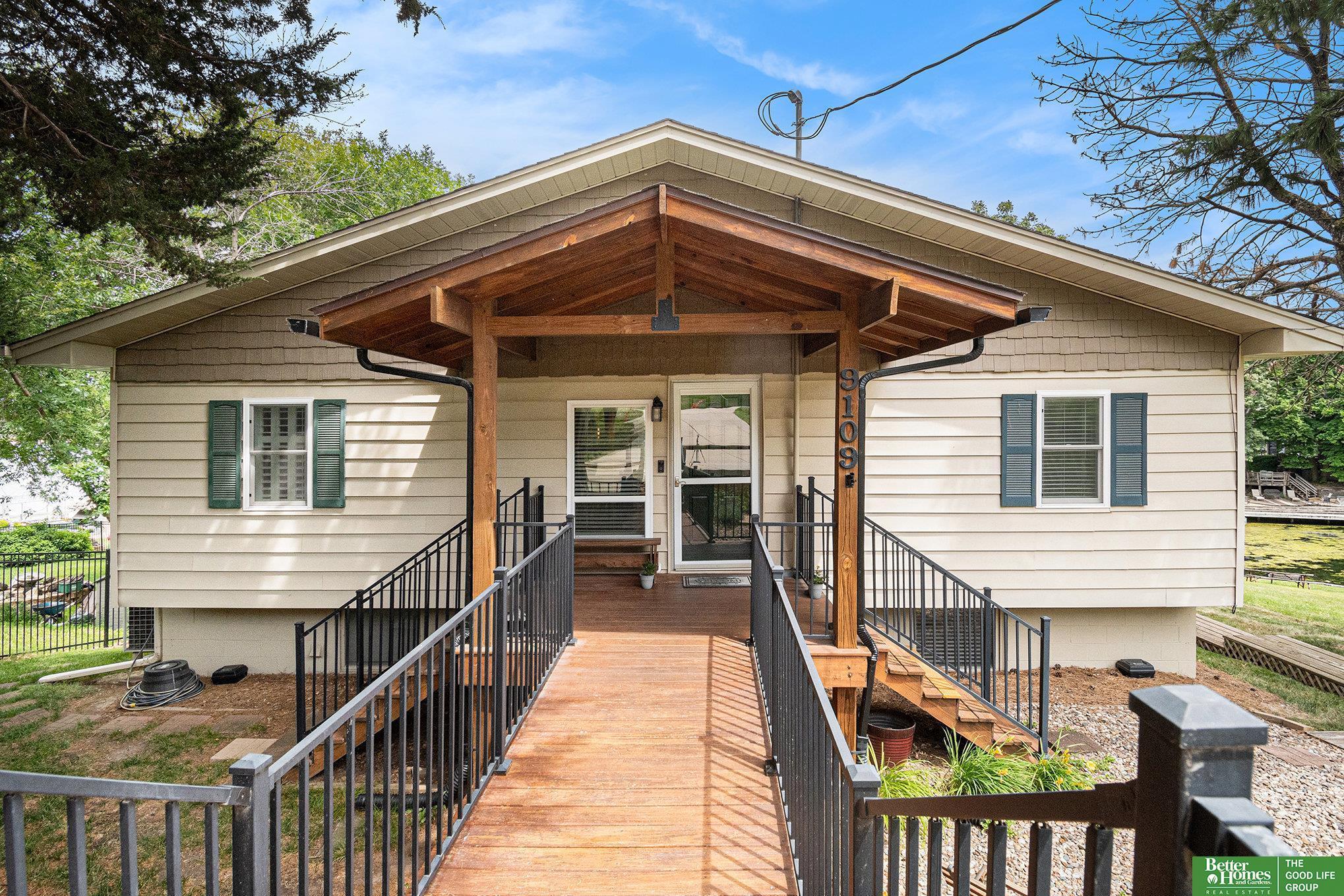 Image 1: Easy access to your Lake Home
