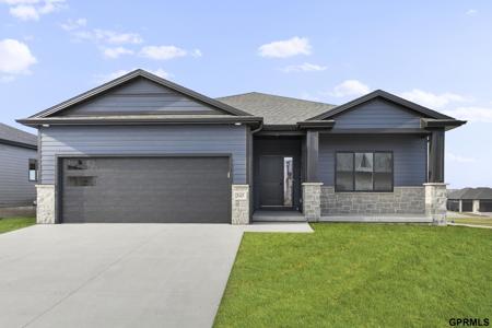 415 N 105th