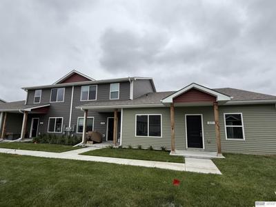 2127 N Aaron