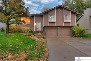 8905 N 81st