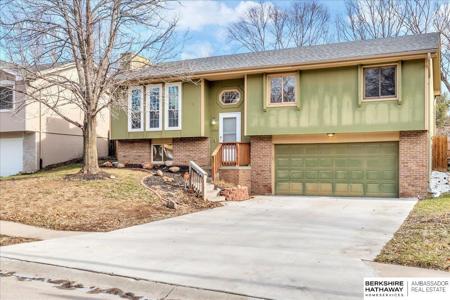 8809 N 82nd