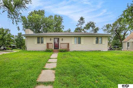 125 E Charles