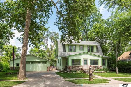 208 W Alexander