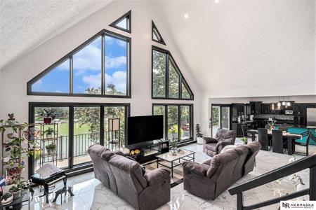 8862 Greenwood