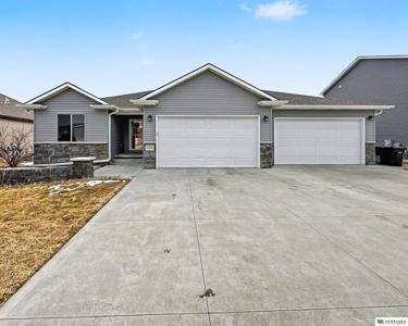 1224 N 100th