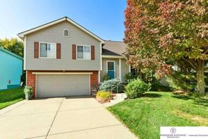 8956 N 81st