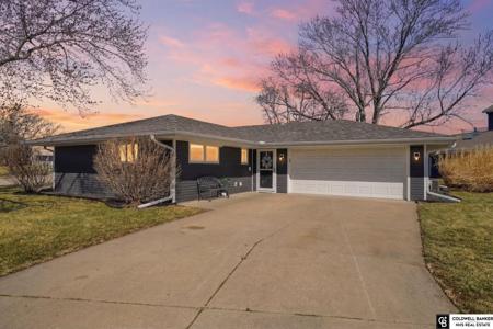 762 W Lakeshore