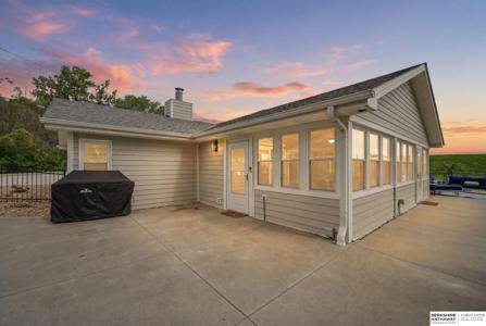 2595 W Shore
