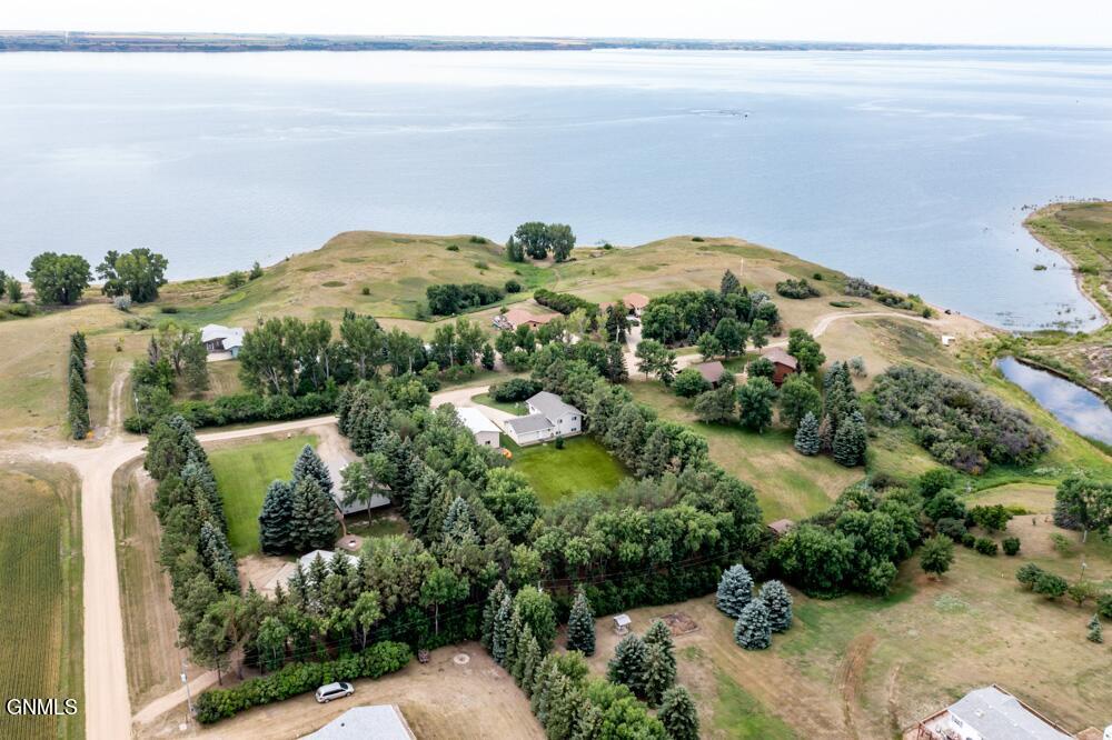 1201 45th Avenue NW, Garrison, ND lhrmls02042652