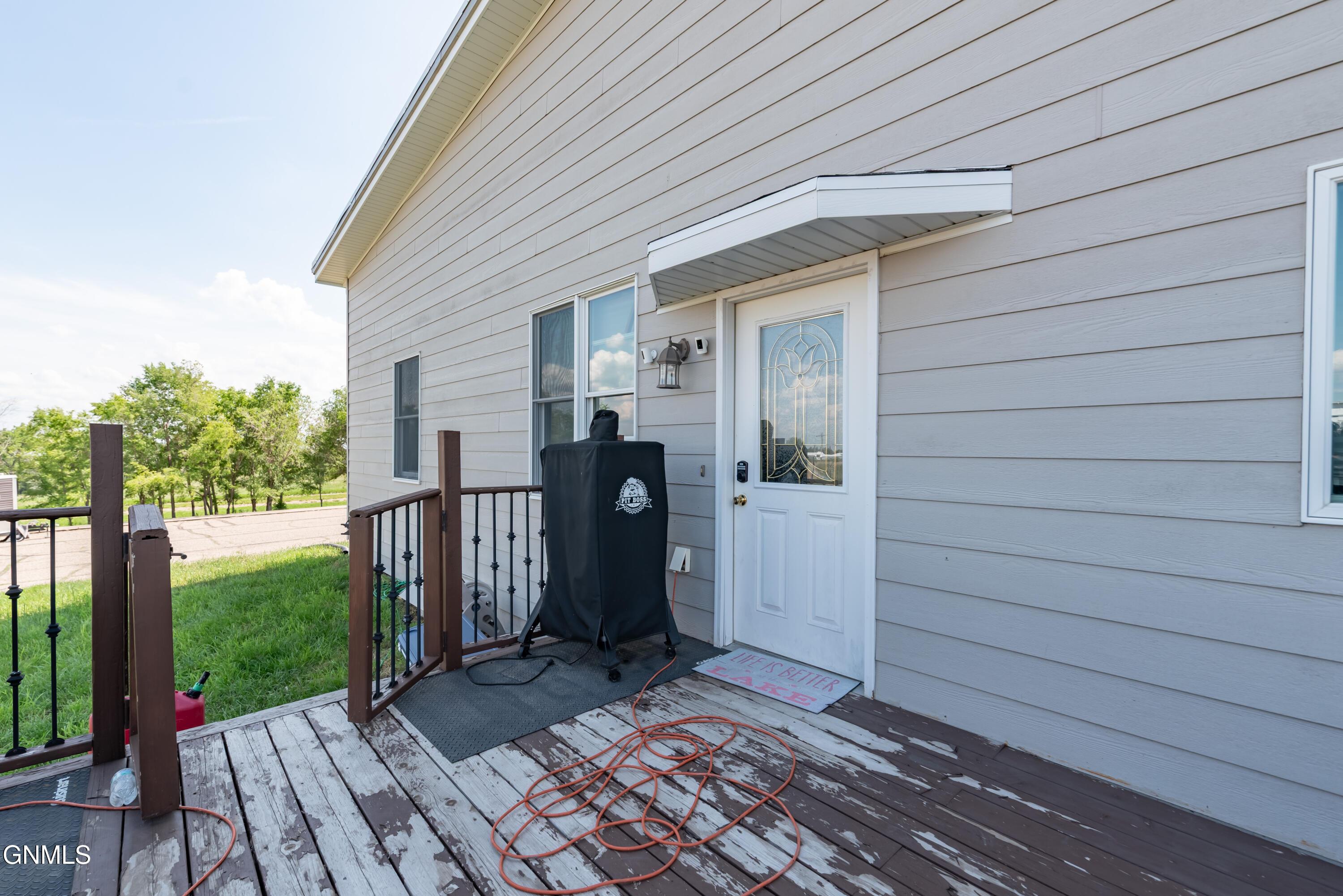 Image 3: 403 3rd St Unit 4-4