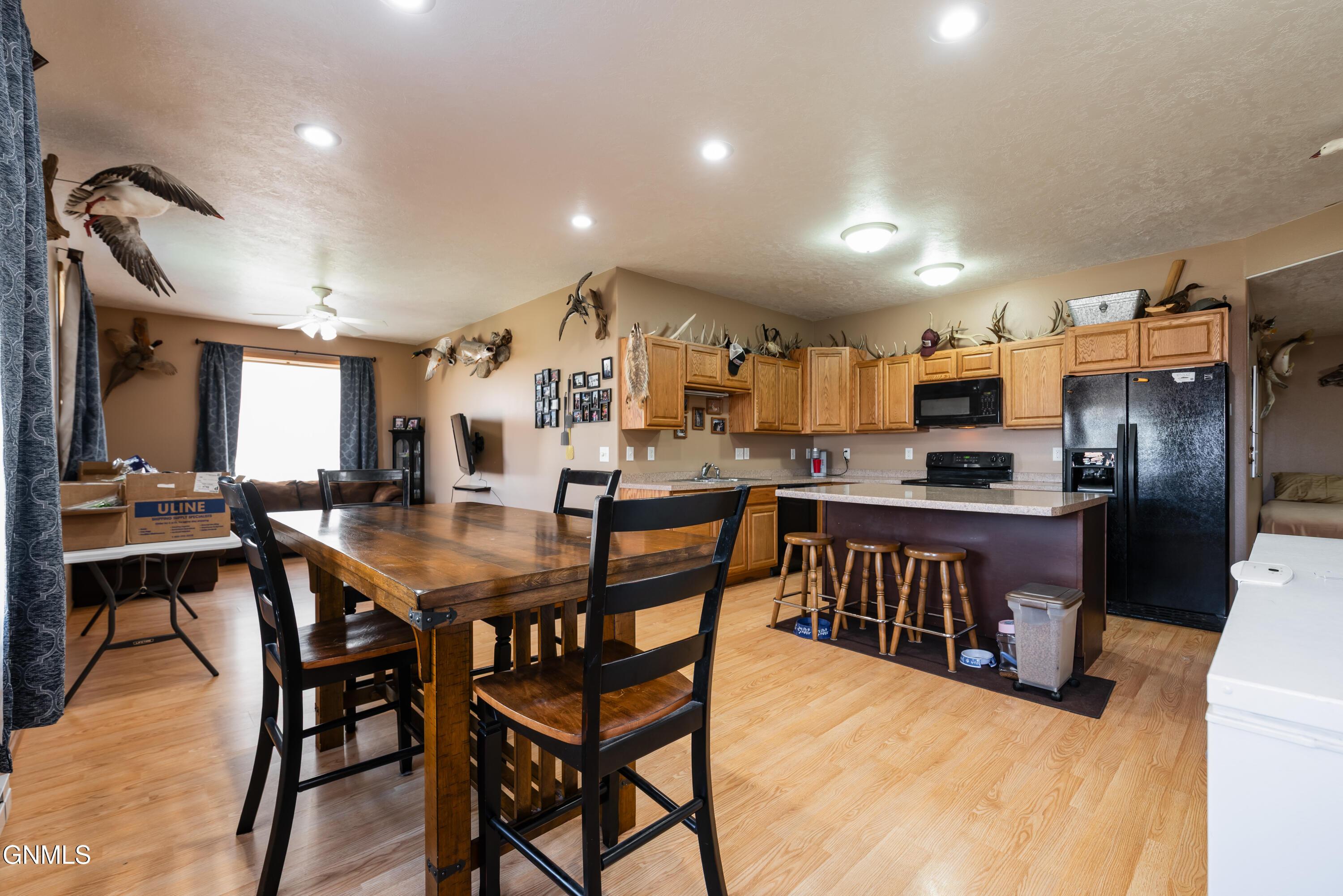Image 4: 403 3rd St Unit 4-6
