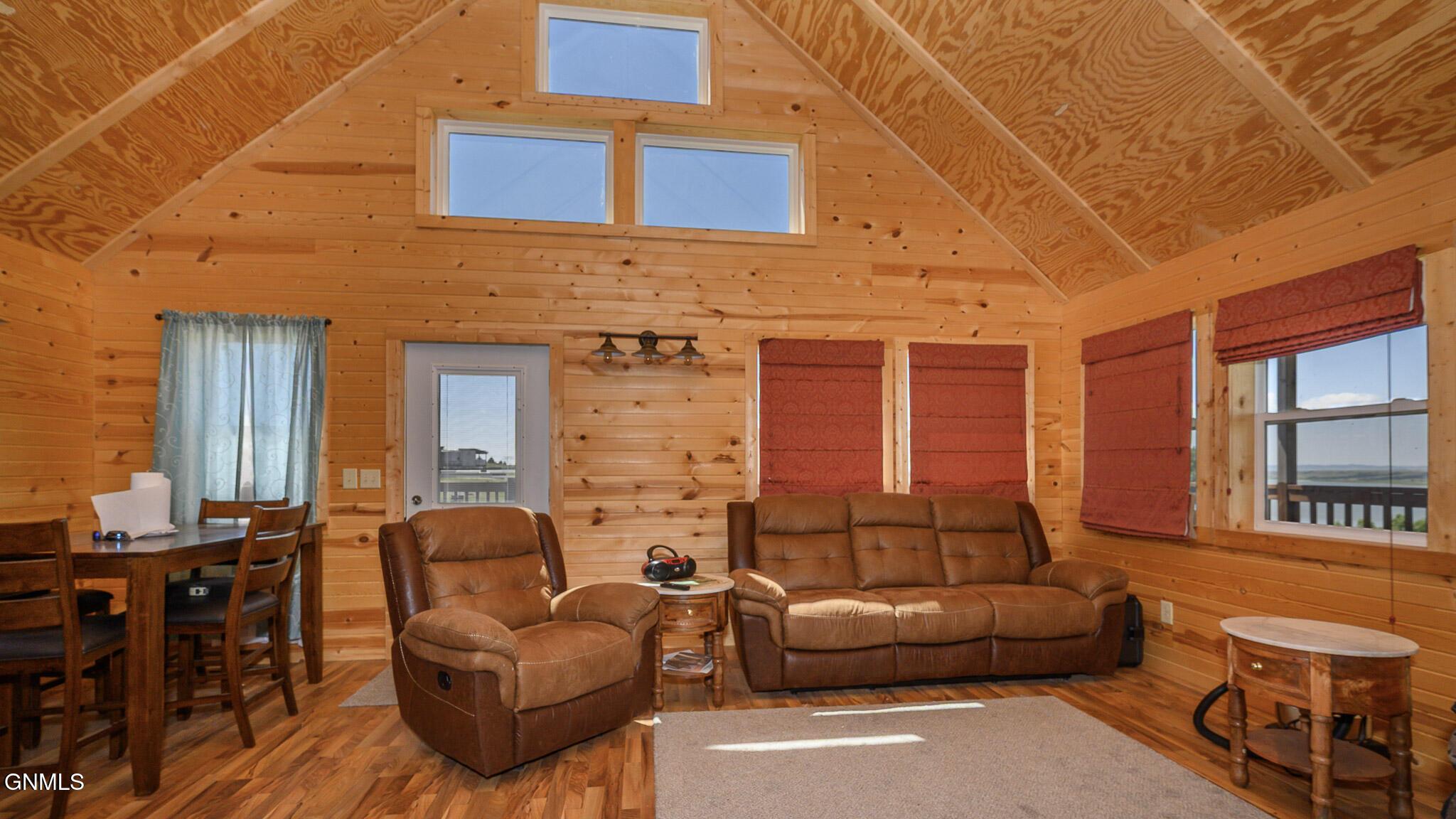Image 4: Living Room